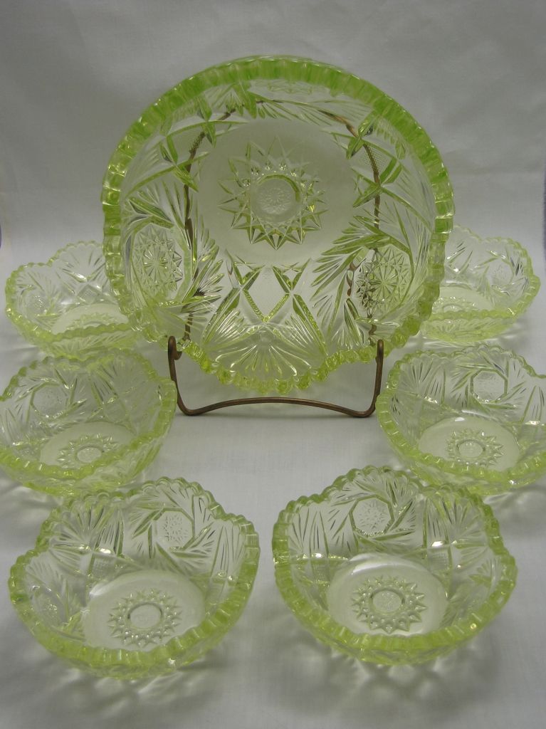 #350 Pinwheel and Fan, Berry Bowl Set, Canary, 1910?