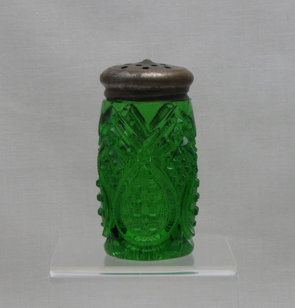 #1205 Fancy Loop, Salt Shaker, Emerald, 1896-1902