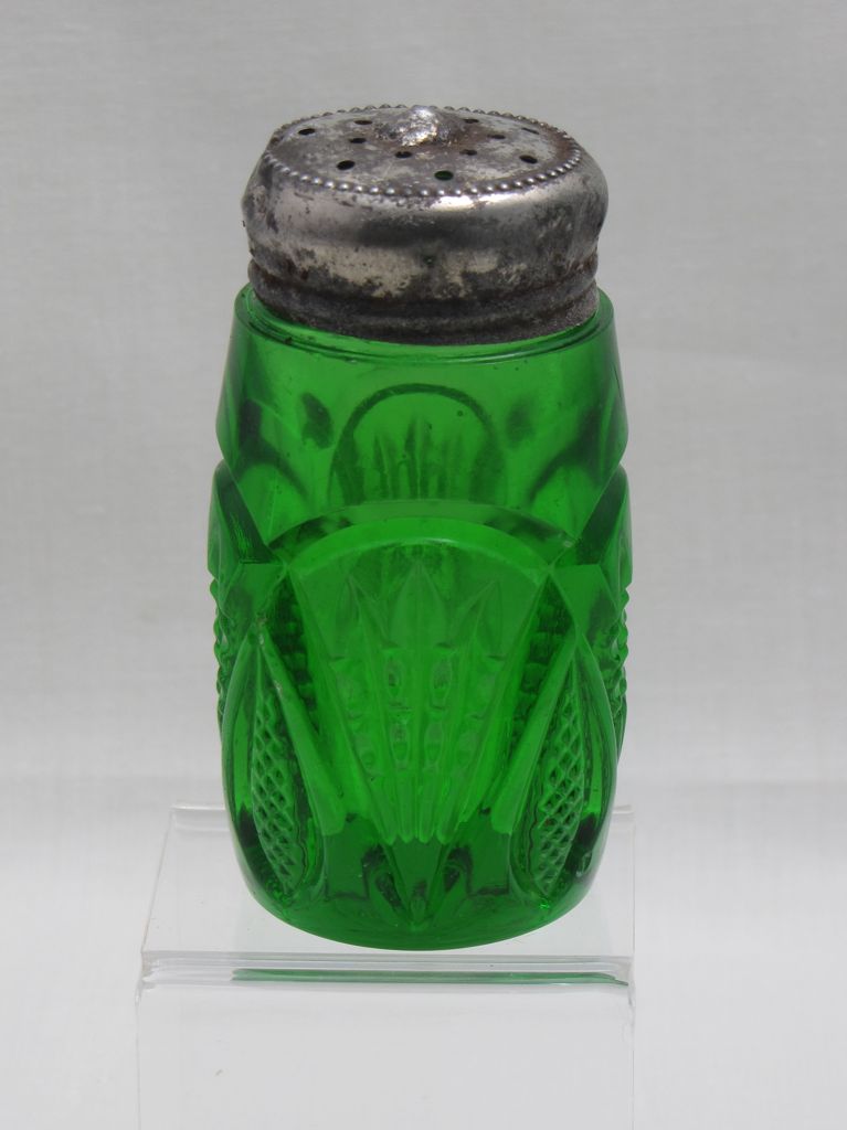 #1255 Pineapple and Fan Salt Shaker, Emerald, 1898-1902