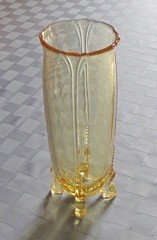 #1401 Empress 9 in vase, d.f. sahara, 1930-1937