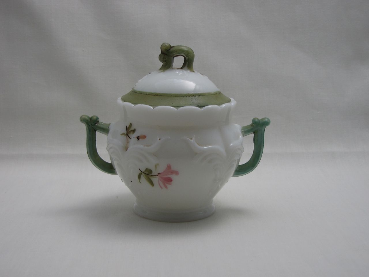 #1280 Winged Scroll Sugar Bowl and Cover, with decorations, 1899-1904