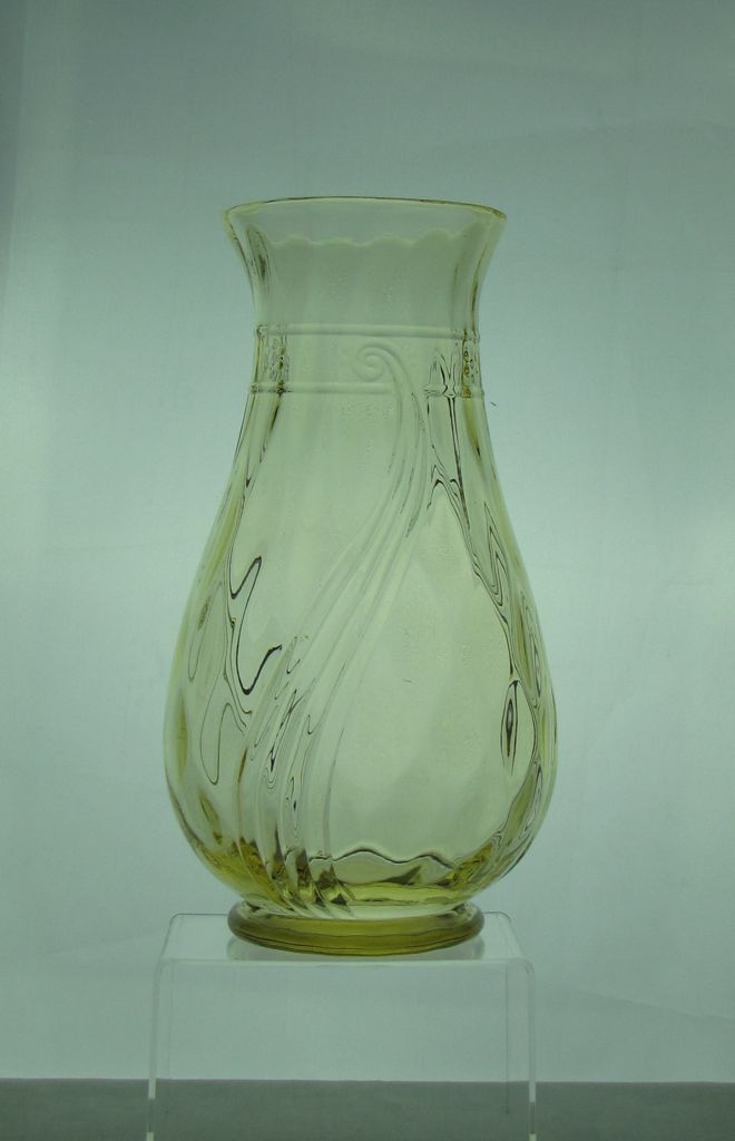 #4223 Swirl Vase, 12 inch, Sahara, wide optic, 1931-1937