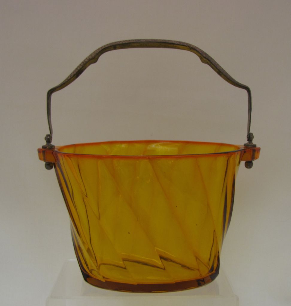 #1252 Twist Ice Tub, Tangerine, 1932-1935